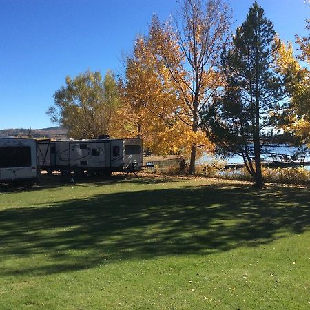 Robert'S Roost Rv Park Resort Кенель Экстерьер фото