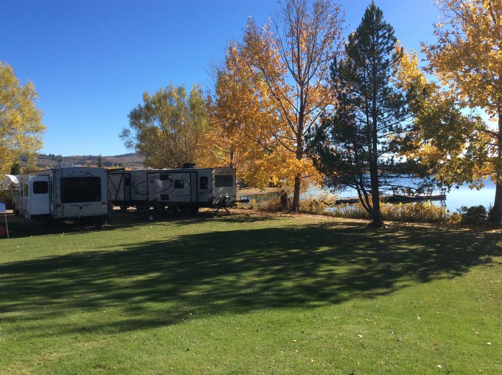 Robert'S Roost Rv Park Resort Кенель Экстерьер фото