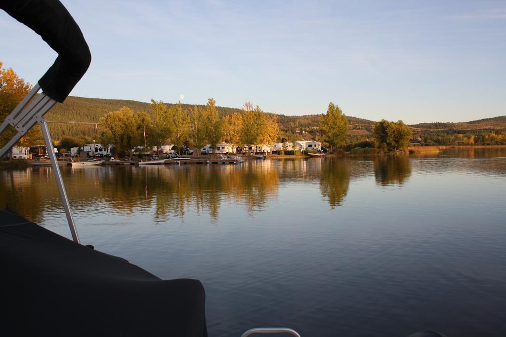 Robert'S Roost Rv Park Resort Кенель Экстерьер фото