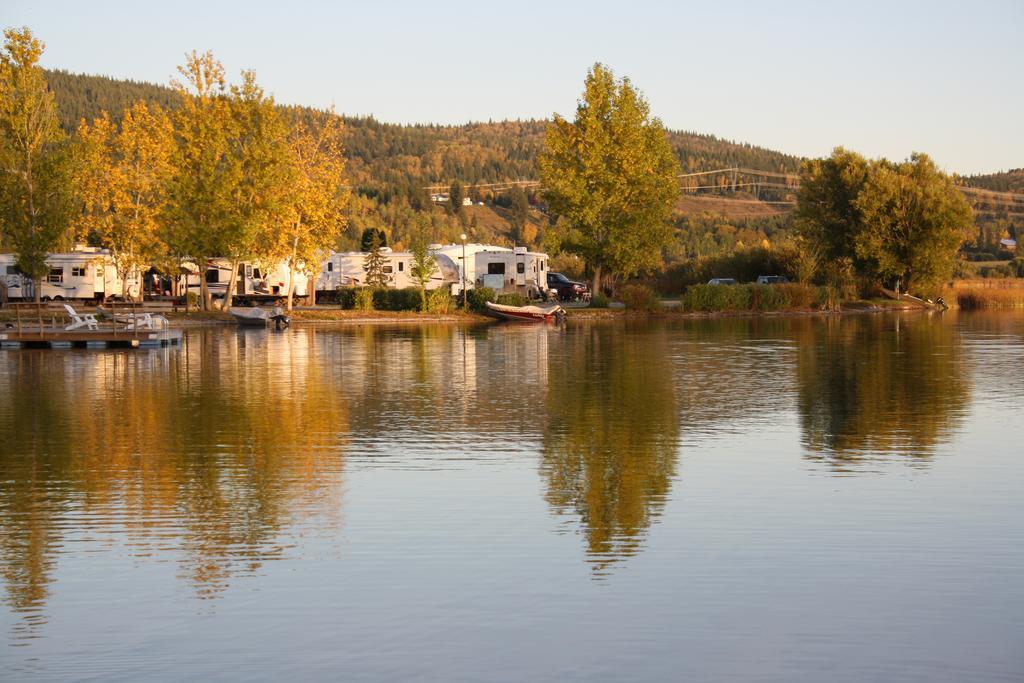Robert'S Roost Rv Park Resort Кенель Экстерьер фото