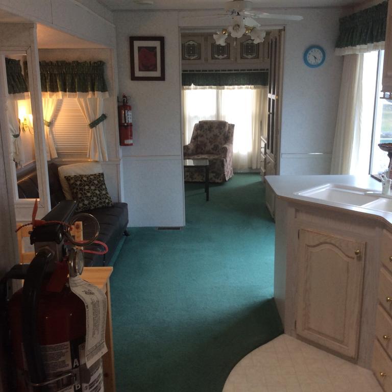 Robert'S Roost Rv Park Resort Кенель Экстерьер фото