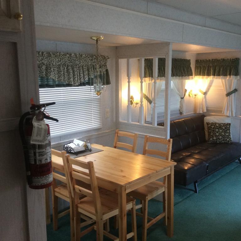 Robert'S Roost Rv Park Resort Кенель Экстерьер фото