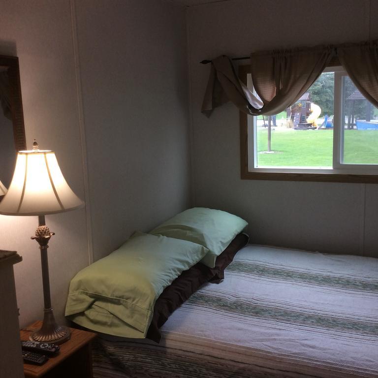 Robert'S Roost Rv Park Resort Кенель Экстерьер фото